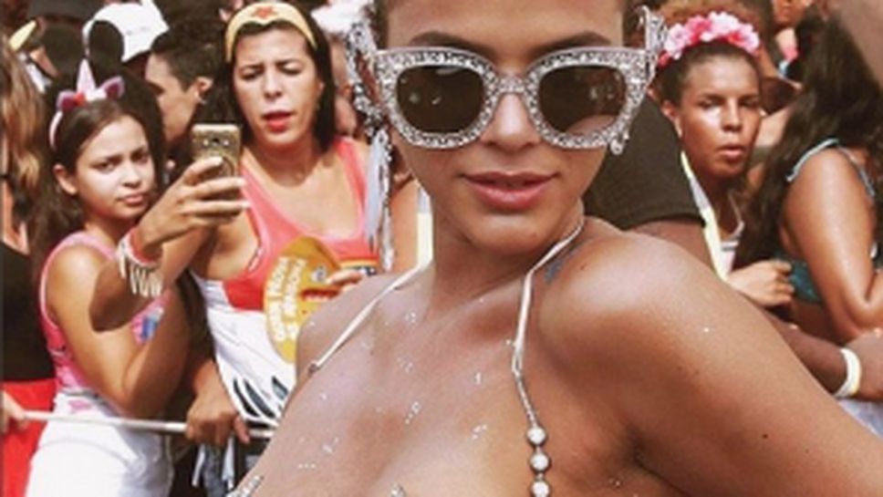 Бруна Маркезине се разголи на карнавала в Рио (галерия)