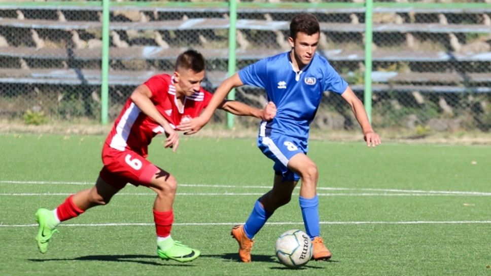 Левски нанесе първа загуба на "червените" при U17 (видео+галерия)