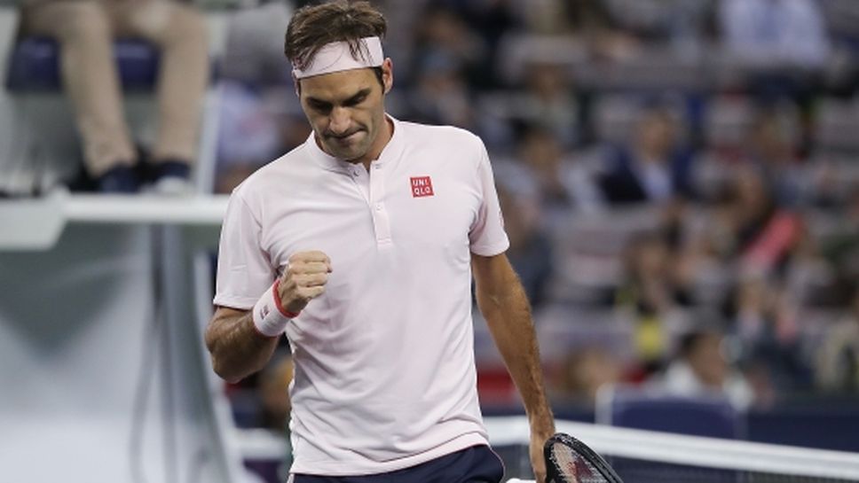 Федерер се измъчи, но се пребори с шампиона от Токио в Шанхай
