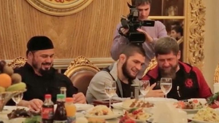 Чеченски почести и "Мерцедес" от Рамзан Кадиров за Хабиб Нурмагомедов (видео)