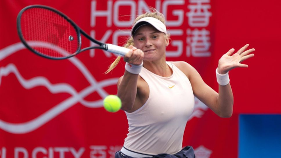 18-годишна украинка ще играе финал в Хонконг, Ван Цян прекърши Мугуруса