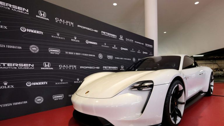 Porsche разкри детайли около производството на първия си електромобил
