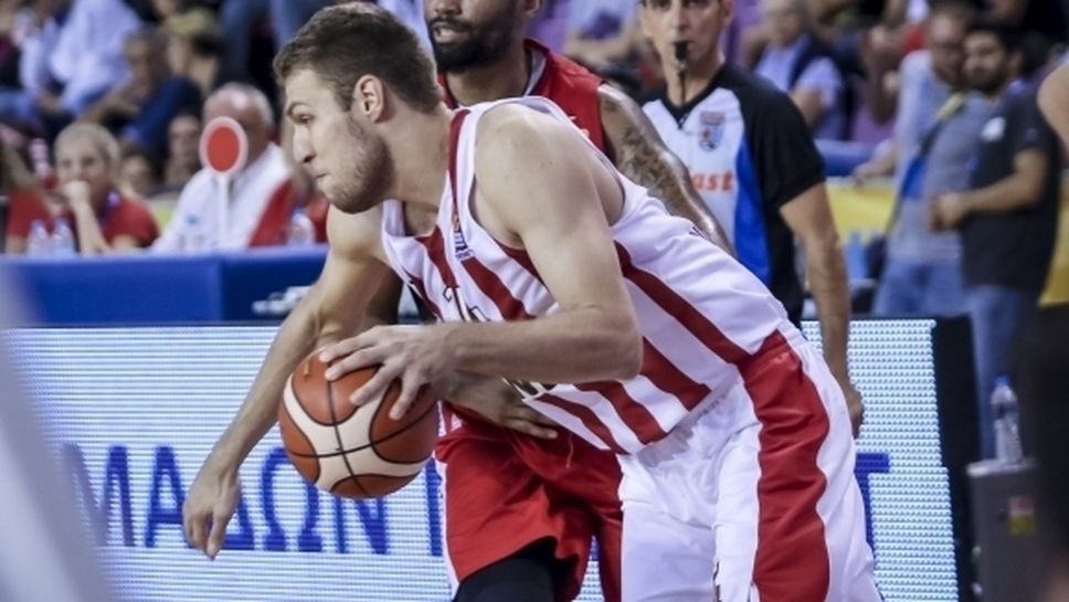 Везенков отбеляза 12 точки, Олимпиакос допусна първа загуба в Евролигата