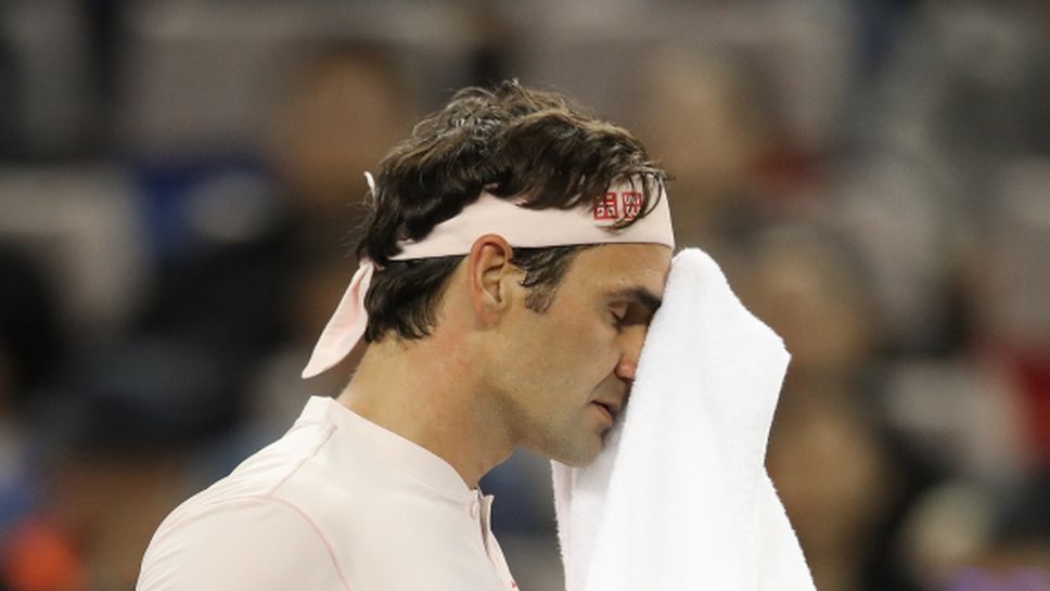 Федерер с трудна победа над Жил Симон на четвъртфиналите в Базел
