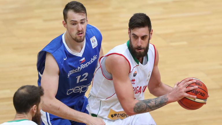 Баскетболистът Николай Вангелов ще продължи кариерата си във Франция. 26-годишният