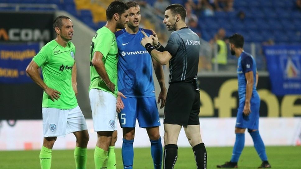 Трима отпаднаха от групата на Черно море за мача с Левски