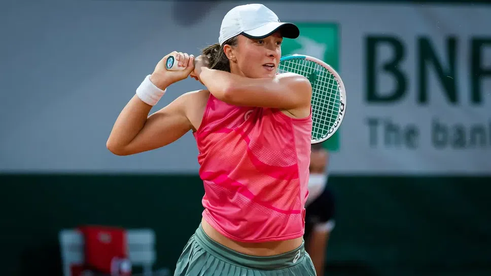 Швьонтек продължи забележителната си серия в Париж