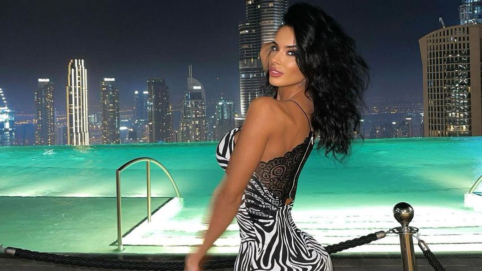 Футболна съпруга отново се хвали с перфектни задни части