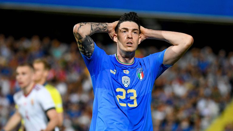  Манчестър Юнайтед влиза в борба с Тотнъм за Бастони 