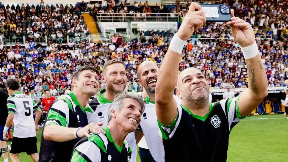 Двама български представители – Валери Божинов и Христо Стоичков взеха