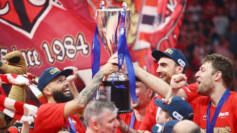 Везенков и Олимпиакос спечелиха титлата в Гърция след драматична финална серия с ПАО, българинът се контузи