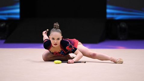 Стилияна Николова временно трета в Световната купа в Милано