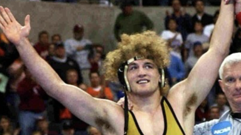  Бен Аскрен е приет в болница с тежка пневмония 