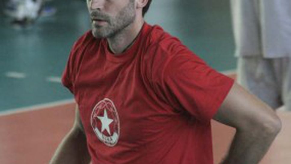 Рафа Паскуал покръстен в "Най клуб" с Ивана