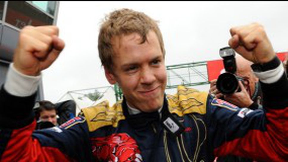 Фетел стартира сензационно първи в Италия, Кими и Люис се провалят в пороя на "Монца"