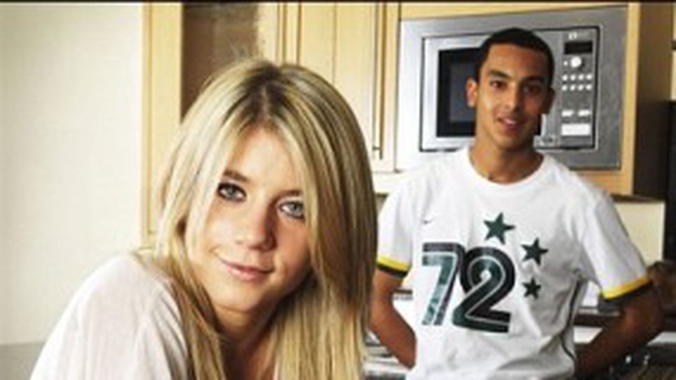 Тео Уолкът тъне в блясък с мама и татко