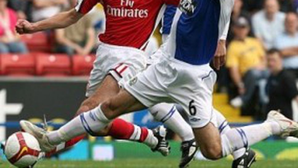 Арсенал громи Блекбърн на "Иууд парк", Аде с хеттрик