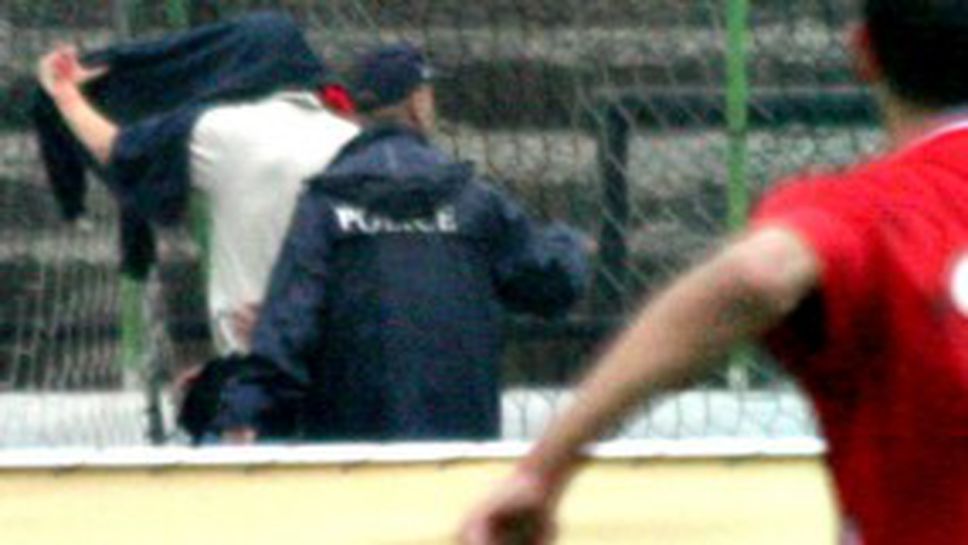 Фен от ЦСКА с разбита глава - полицията крие кръвта на запалянкото с яке