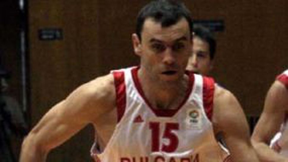 Зъбобол измъчва Тодор Стойков, Коко тренира с отбора