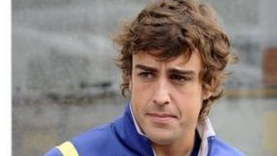 Алонсо остава в Рено и през 2009 година