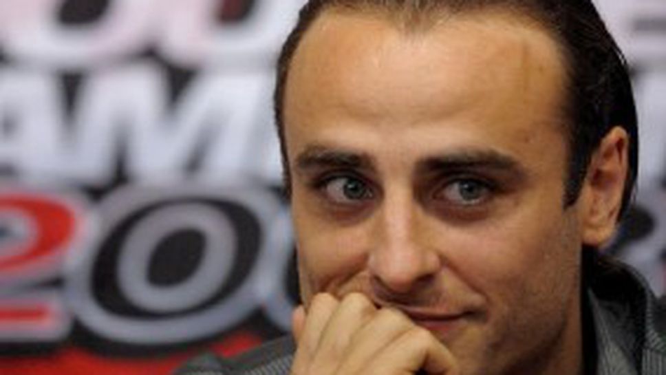 Бербатов взима хубавата Елена