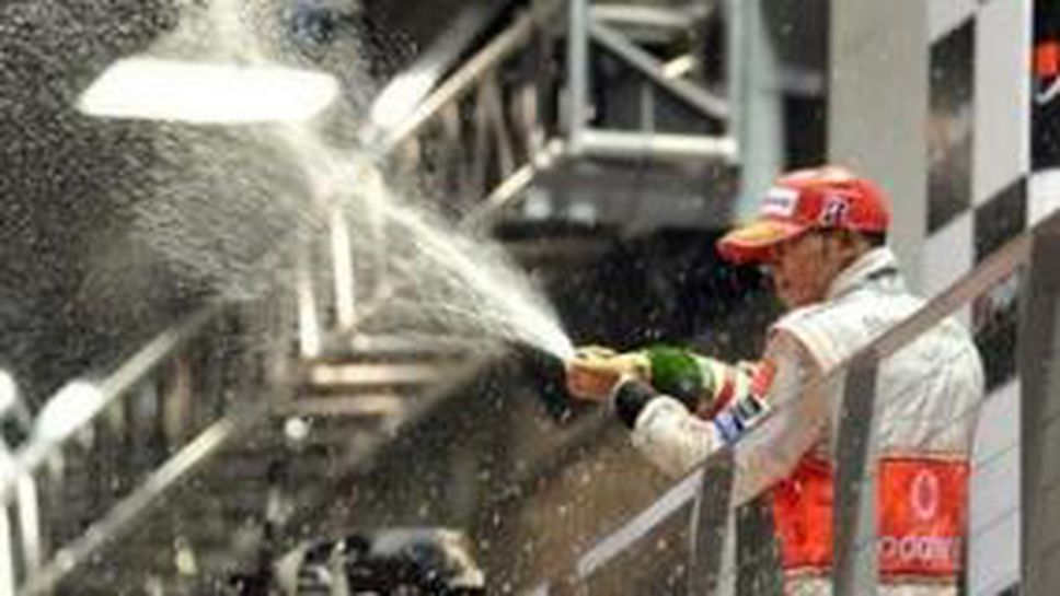 Хамилтън: Не исках да рискувам с Розберг, важно е постоянството