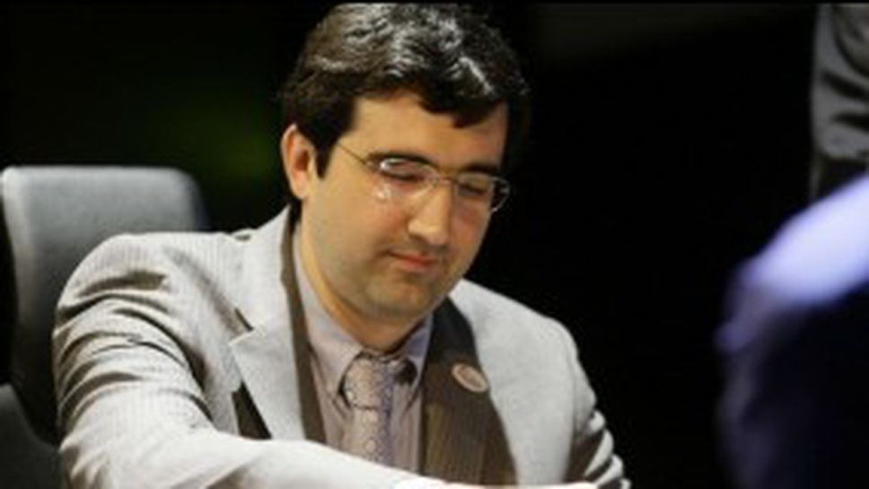Ананд и Крамник отново завършиха реми