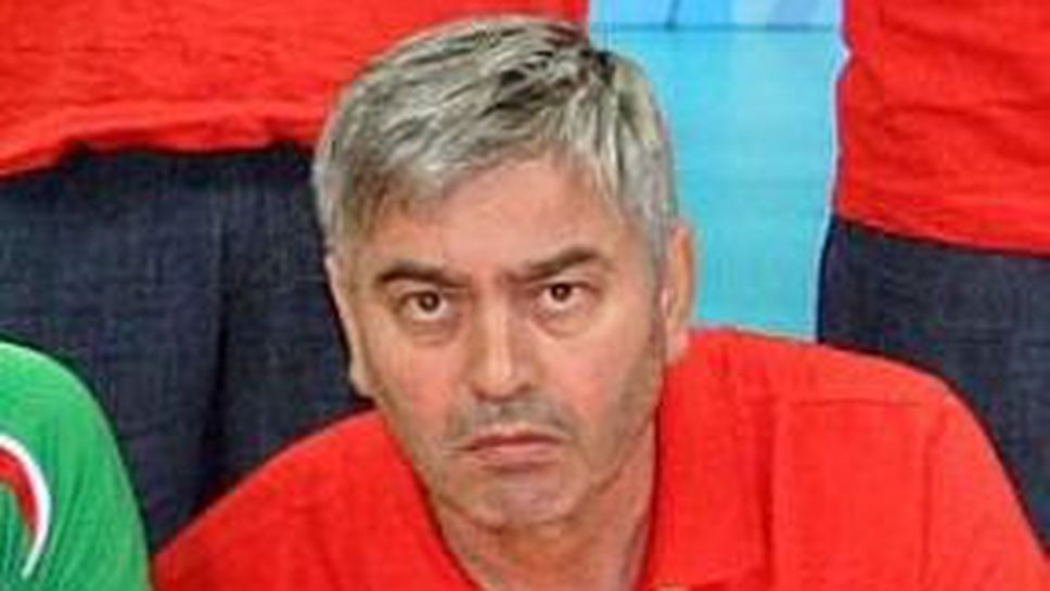 Д-р Динко Захариев остава в щаба на националния отбор