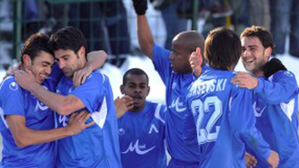 Левски с 13-ата победа в Перник