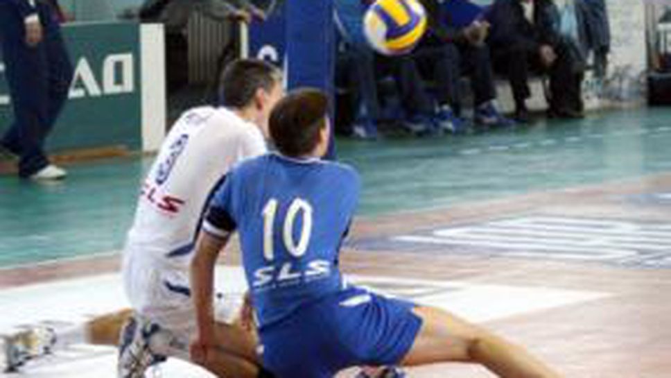 Студ "прикова" Левски-Сиконко в залата в Правец