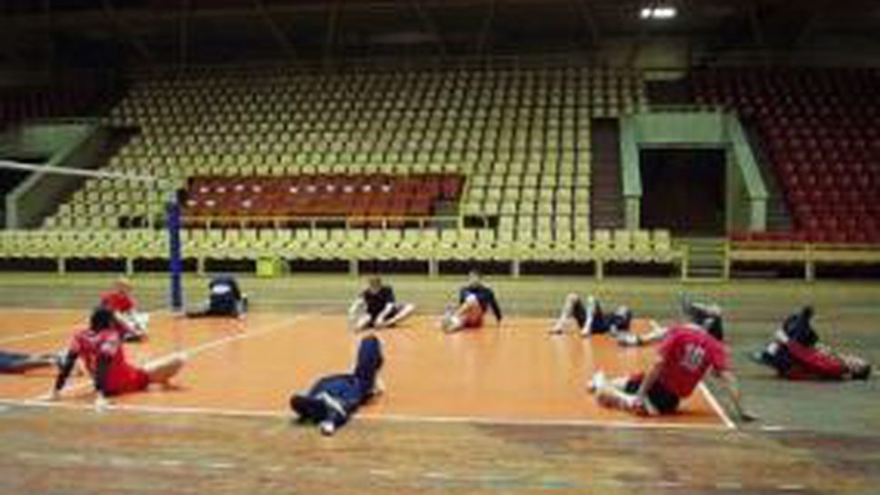 Полски волейболисти втрещени от зала "Младост" в Бургас