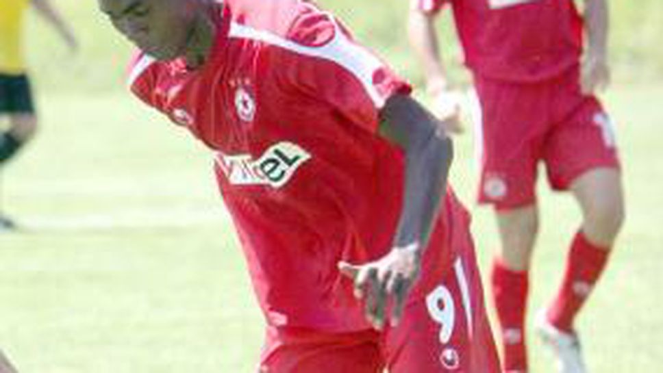 Младенов пуска "беглеца" Гарсес в атака срещу Локо (Москва)