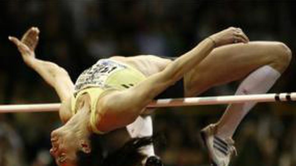 Венева гледа републиканското от трибуните