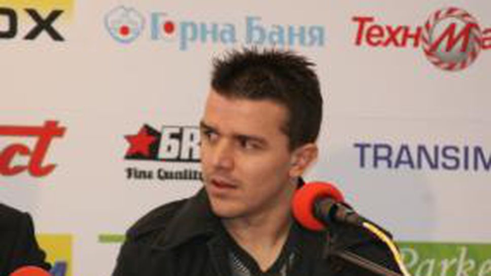 Младенов пуска Бадема зад Неи срещу Висла