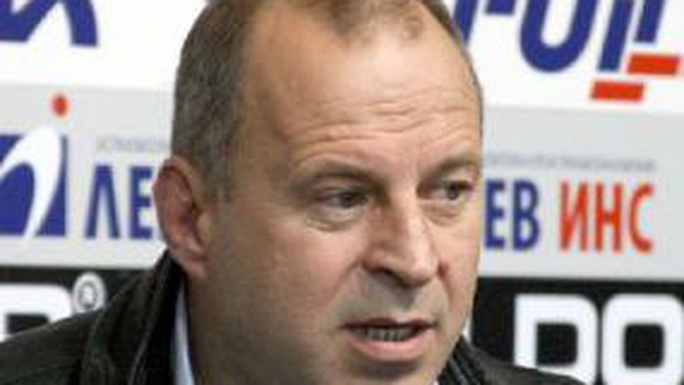 Юри Галев: Сираков е футболното зло, полегнеш ли на Левски - не те закача