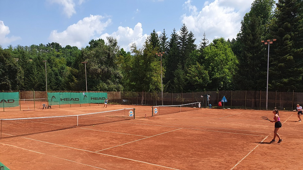 Три български полуфинала на турнир от Тенис Европа в Плевен