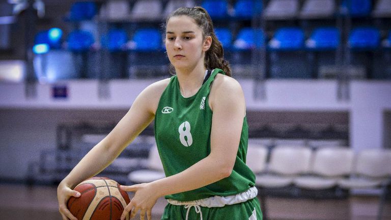 Българките започнаха мача вихрено и спечелиха първата четвърт с 20 9