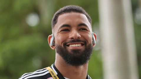  В Ювентус обезпокоени по отношение на неяснотата към Дъглас Луис 