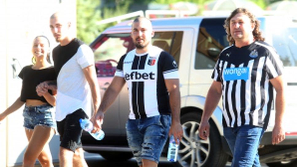 Феновете на Локомотив Пловдив преди финала