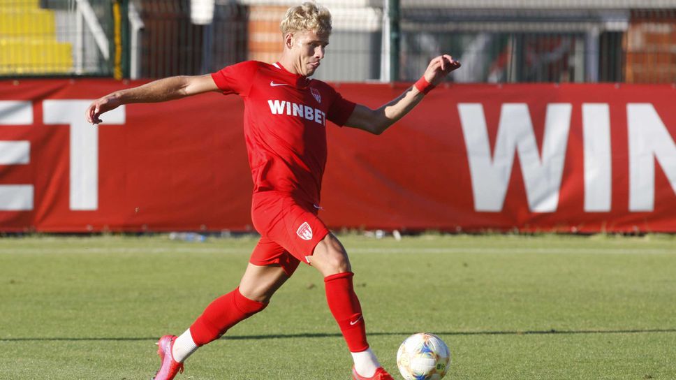 Бивш халф на Царско село подписа в Русия