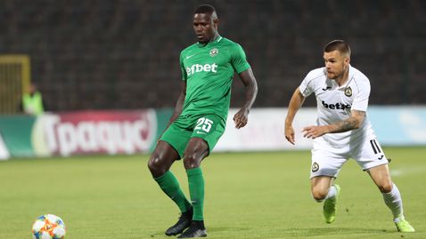  Лудогорец се забавлява в Турция, Недялков честити на собствен съотборник с торта в лицето (видео) 