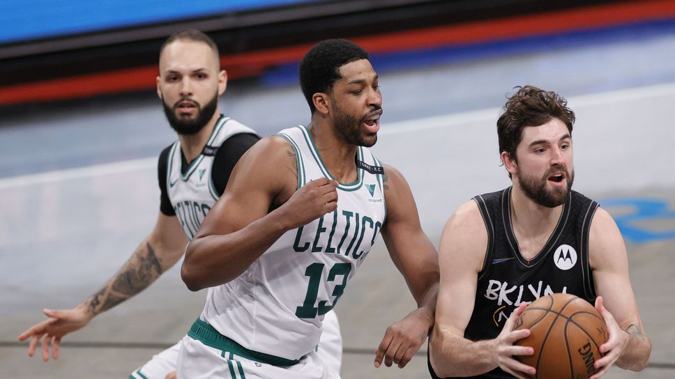 Сакраменто обяви сделката за Томпсън