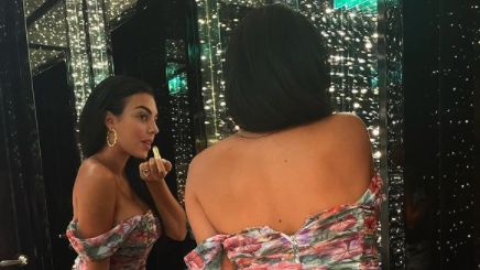 Джорджина със секси кадър от снимачната площадка