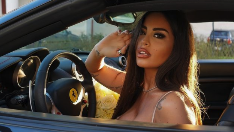 Спортна журналистка се разгорещи с приятелка в Кан