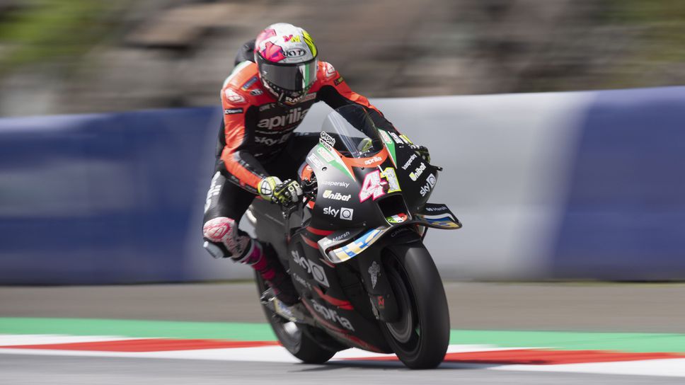 Еспаргаро е недоволен от стюардите