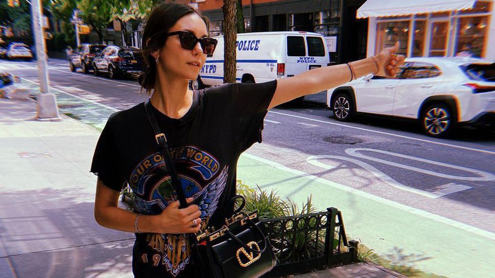 Нина Добрев показа тяло-трепач от плажа