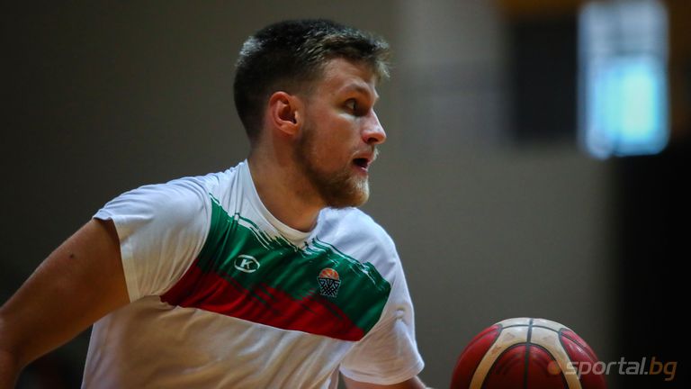 Баскетболният национал Иван Алипиев сменя австрийското с италианското първенство.23-годишният състезател,