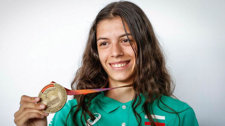 Световната шампионка на скок дължина за девойки Пламена Миткова беше