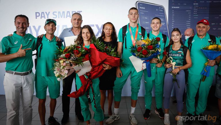 Голяма агитка посрещна световната шампионка Пламена Миткова и сребърния медалист Божидар Саръбоюков