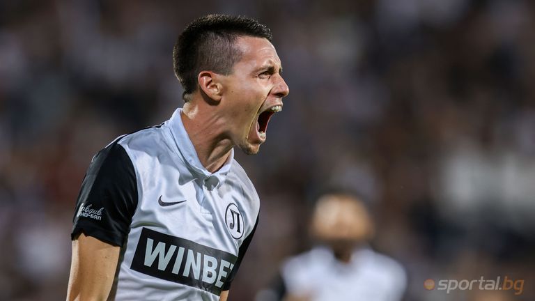 Бразилецът Евандро ще замени наказания Бирсент Карагарен по левия фланг